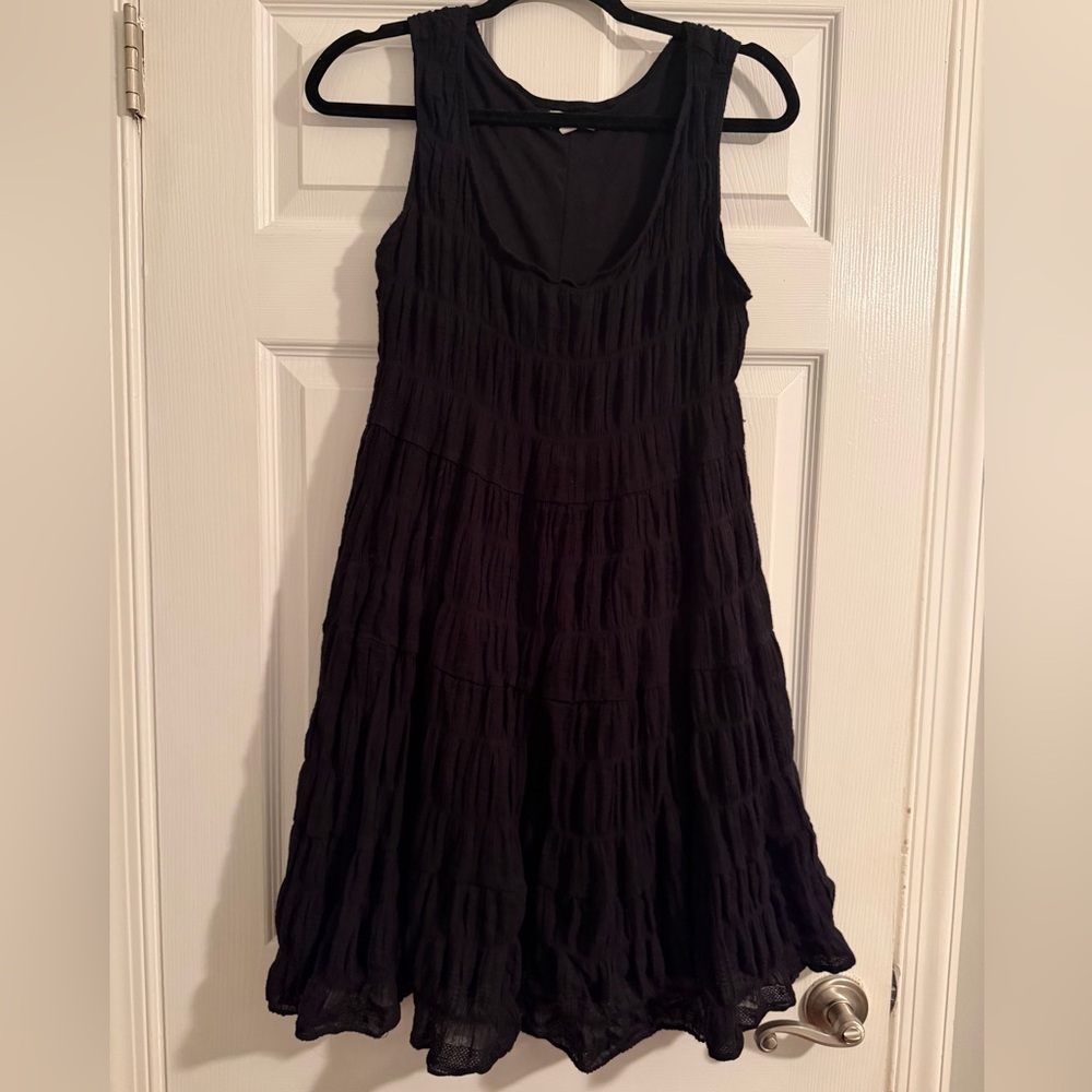 Max Studio Black Tiered Crinkle Sleeveless Sundress – Size L